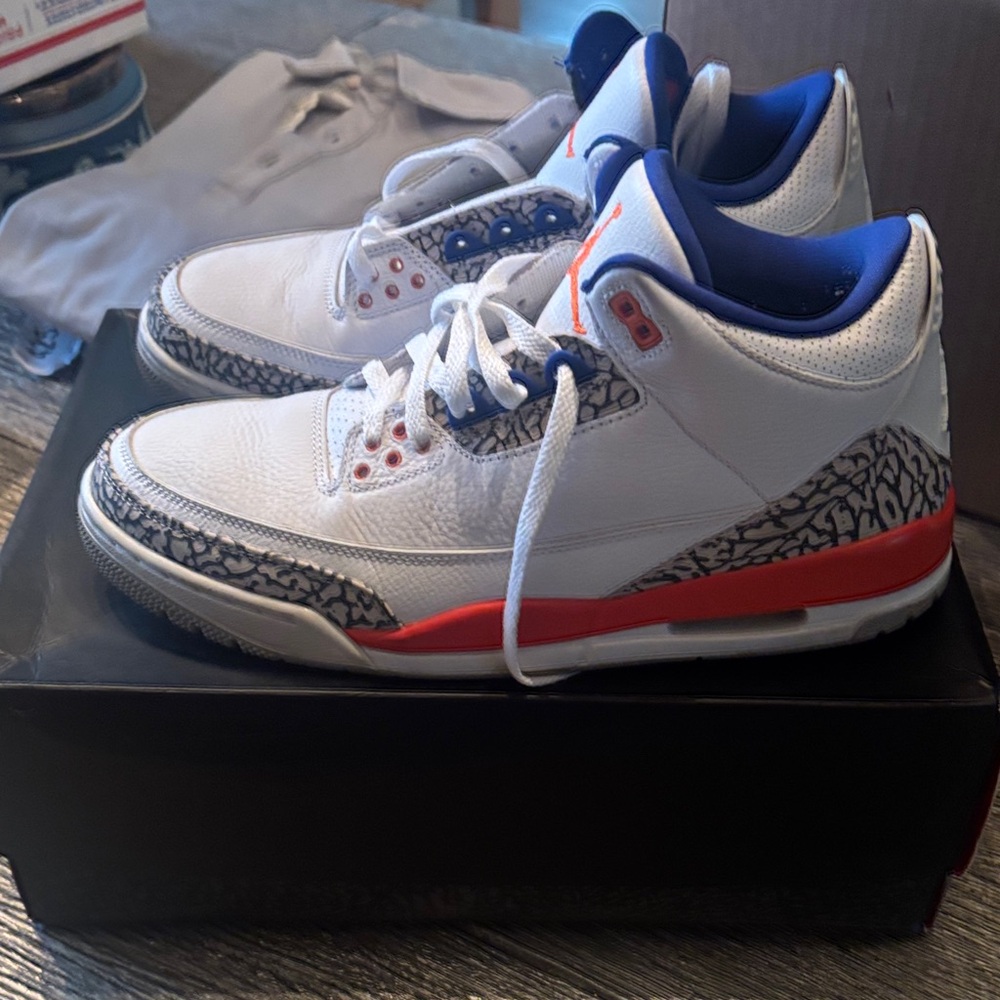Air Jordan Retro 3 "Knicks" edition with orange and blue colorway - Picture 3 of 9